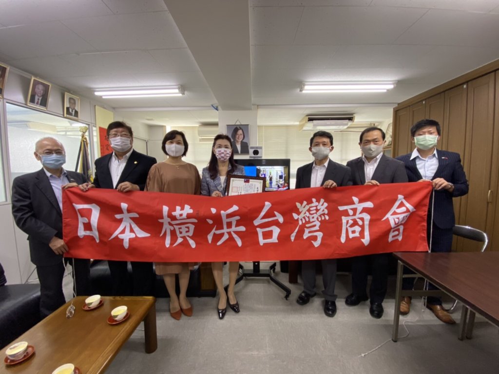 橫濱台商會捐體溫檢測器　助橫濱中華學院防疫