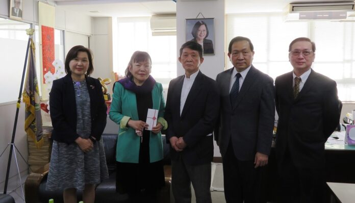 僑務委員林裕玲捐一百萬日幣　助橫濱中華學院打造優質環境